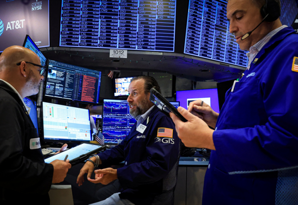 Wall Street : le Nasdaq timidement dans le vert, en attendant Alphabet, Tesla et Intel