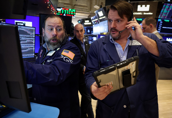 Wall Street : les pressions sur Jerome Powell rendent les marchés perplexes