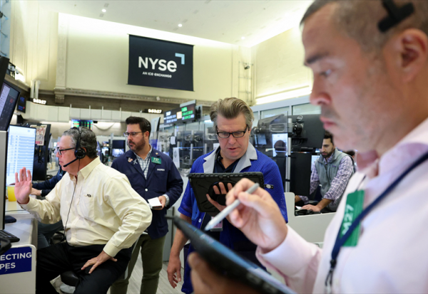 Wall Street repart en hausse, Nasdaq en tête