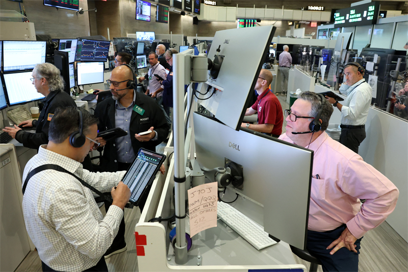 Wall Street s'enfonce dans le rouge avec Tesla et Alphabet