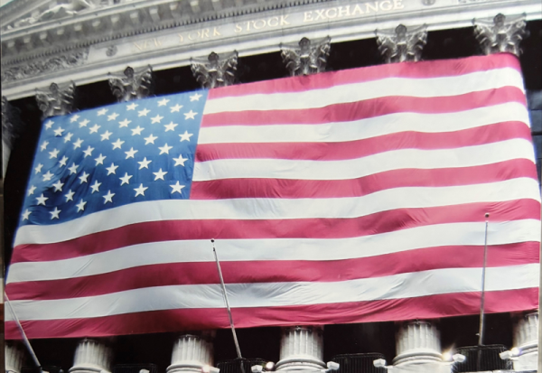 Wall Street termine dans le rouge malgré l'entretien entre Trump et Xi, Tesla rechute !