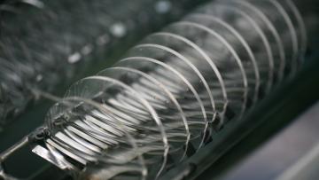 Avis d'analystes France : ça monte sur STMicro et ça descend sur EssilorLuxottica