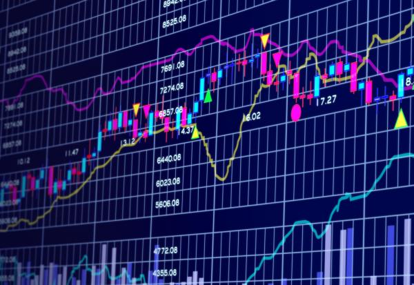 Les perspectives à court terme sur Eiffage sont légèrement prudentes, le titre chute de -4%