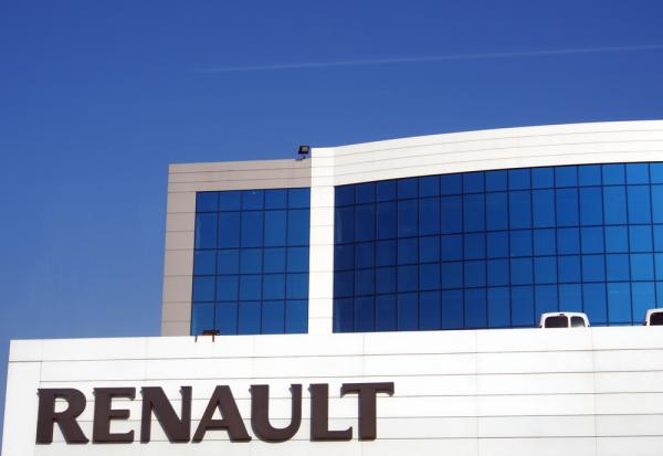 Renault recule, Berenberg diminue son objectif de cours