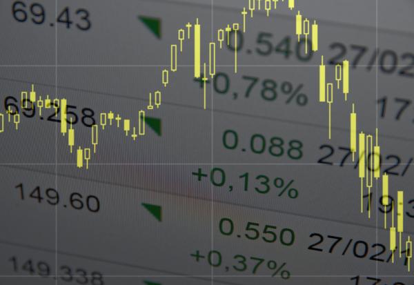 Royaume-Uni : l'expansion du secteur privé accélère, selon le PMI